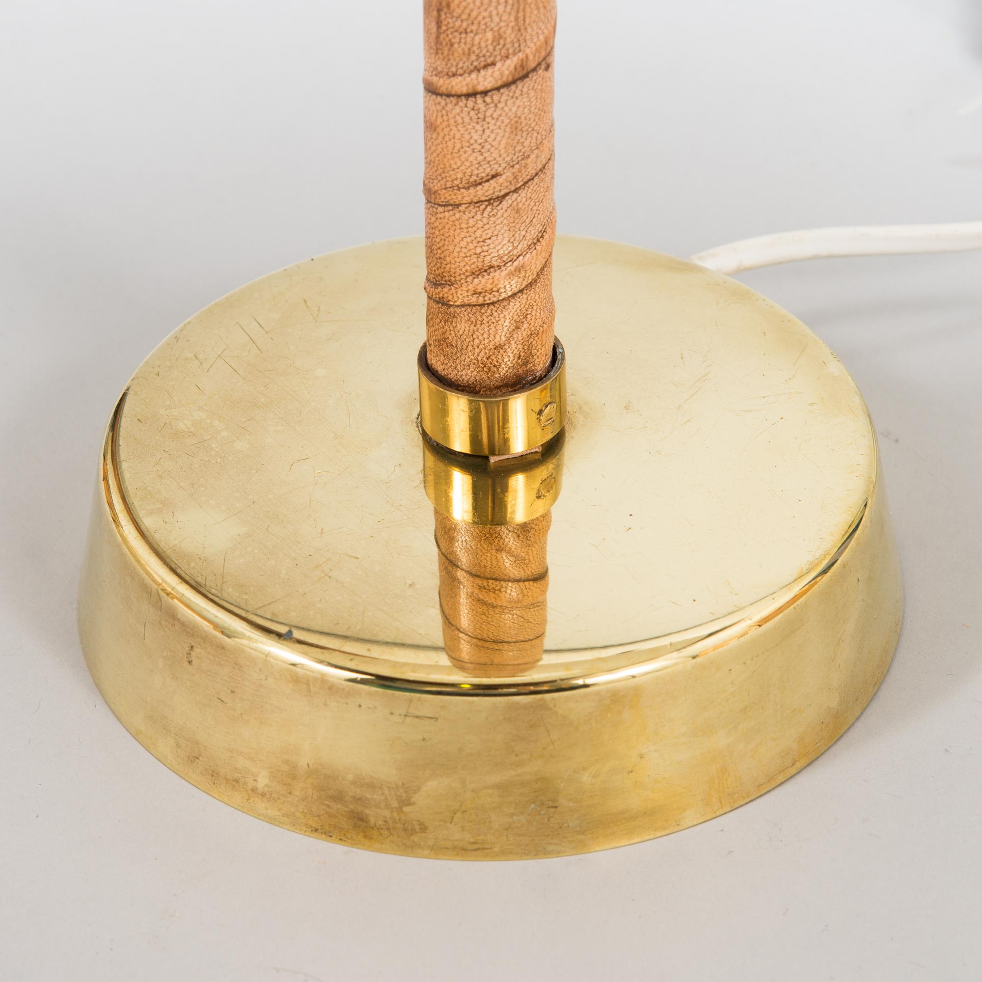 Lisa Johansson-Pape, pöytävalaisin, "Senator", Orno. Muotoiltu 1947.