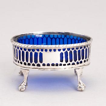 SALTKAR, 3 st, sterling silver, Edward Lowe, 1769 och Francis Stamp, 1780-tal, London.
