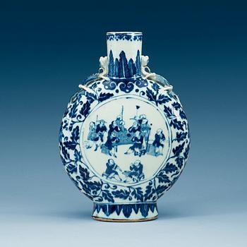 PILGRIMSFLASKA, porslin. Qing dynastin, 1800-tal.