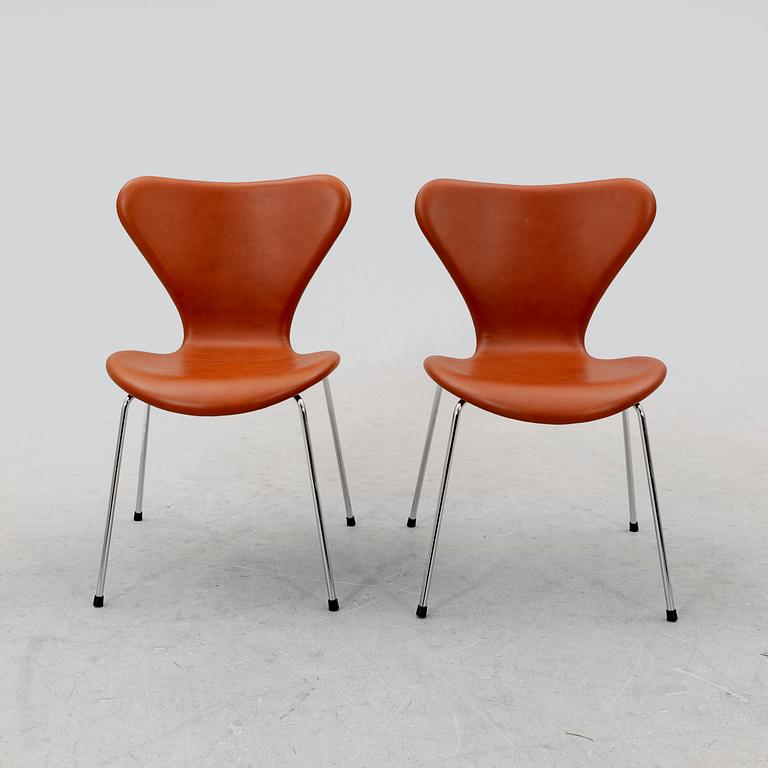 Arne Jacobsen, stolar 4 st "Sjuan" för Fritz Hansen, 1900-talets andra hälft.