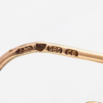 Liisa Vitali, Örhängen "Leppäkerttu", 14K guld. Kultakeskus, Tavastehus 1980.