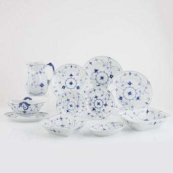 Matservis, 58 delar, porslin, "Musselmalet", Bing & Grøndahl, Danmark.