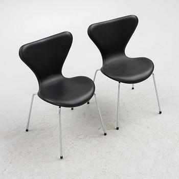 Arne Jacobsen, six "Seven" chairs, Fritz Hansen, Denmark.