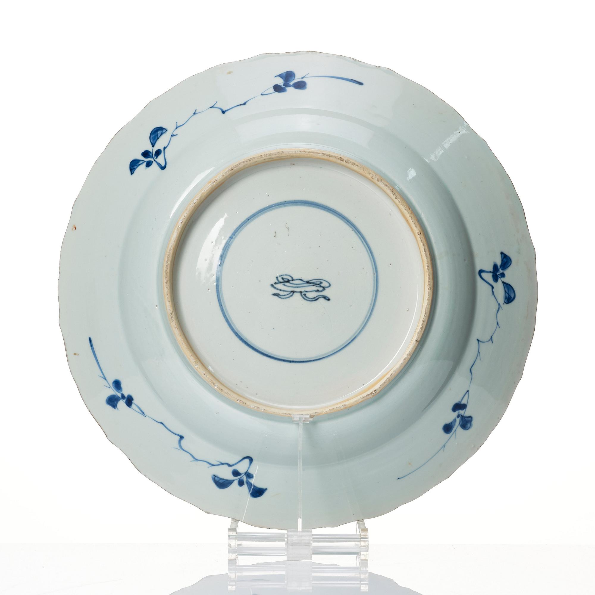 A large blue and white dish, Qing dynasty, Kangxi (1662-1722).