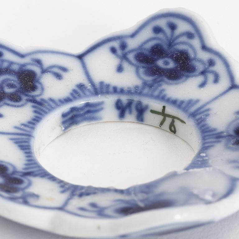 Royal Copenhagen, kandelaber, porslin, "Musselmalet Helblonde", modell 1006, Danmark, 1969-73.