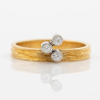 Lapponia, ring, 18K gold with round brilliant-cut diamonds, Finland 1976.