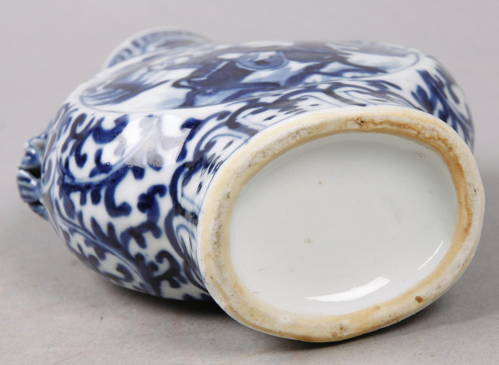 PILGRIMSFLASKA, porslin, Kina, 1800-tal.