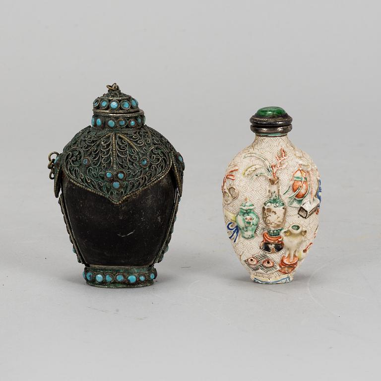 Two Chinese snuff bottles, late Qing dynasty.