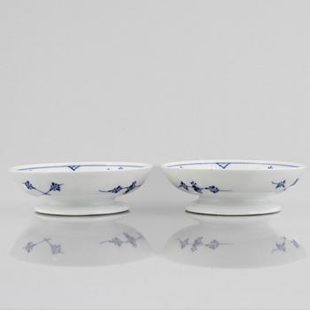 A pair of 'Blue Fluted' porcelain centerpiece bowls, Royal Copenhagen, 1893-1900.