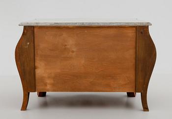 BYRÅ, rokokostil, 1900-talets mitt.