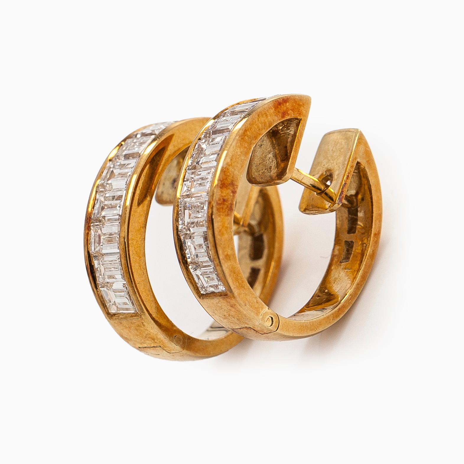 Örhängen, baguetteslipade diamanter, 18K guld.