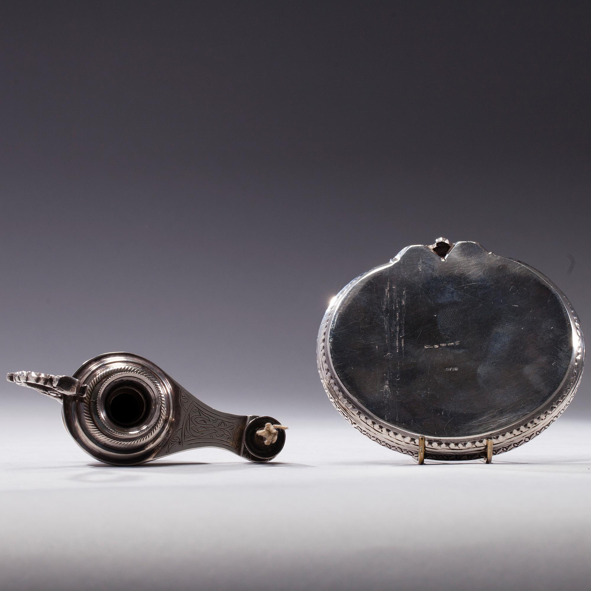 OLJELAMPA och FAT, silver, Egypten, finska kontrollstämplar, 1963. Total vikt 166,4 g.