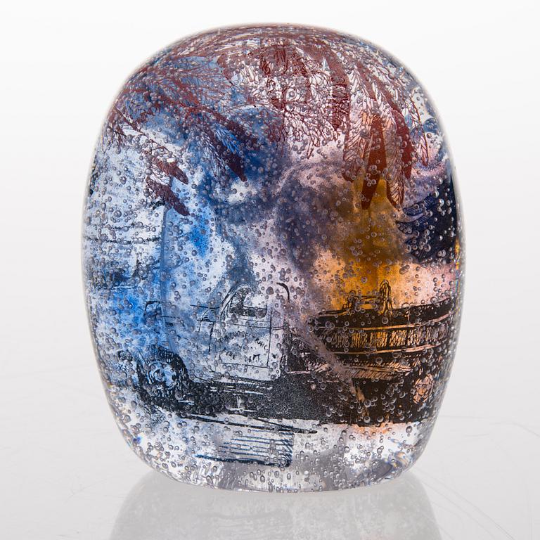 A graal glass sculpture signed Sini Majuri 2016.