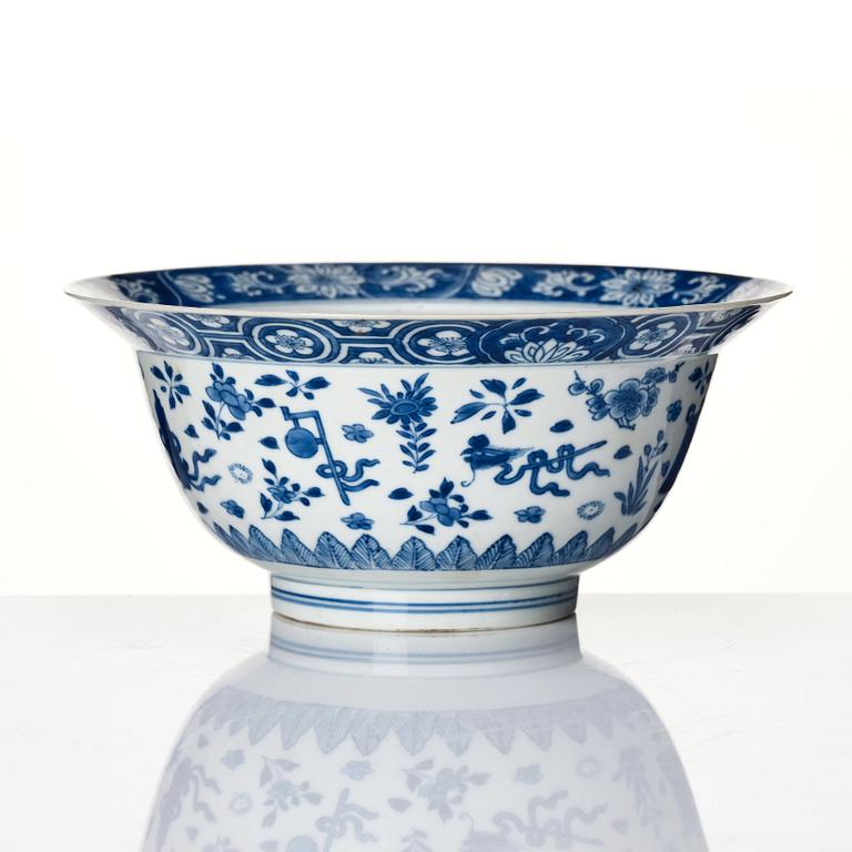 Skål, porslin. Qingdynastin, Kangxi (1662-1722).