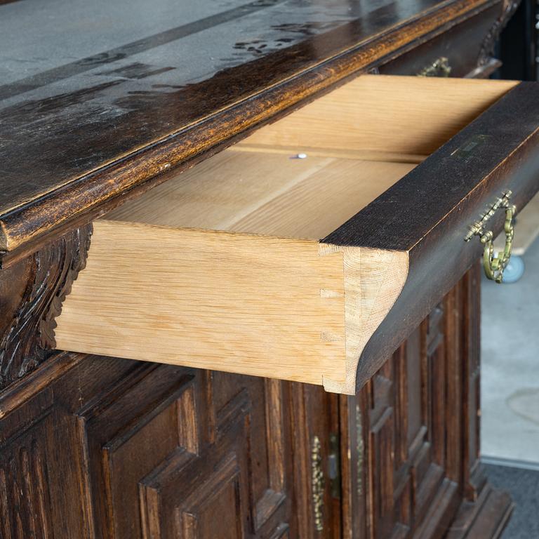 Cabinet, baroque style around the year 1900.