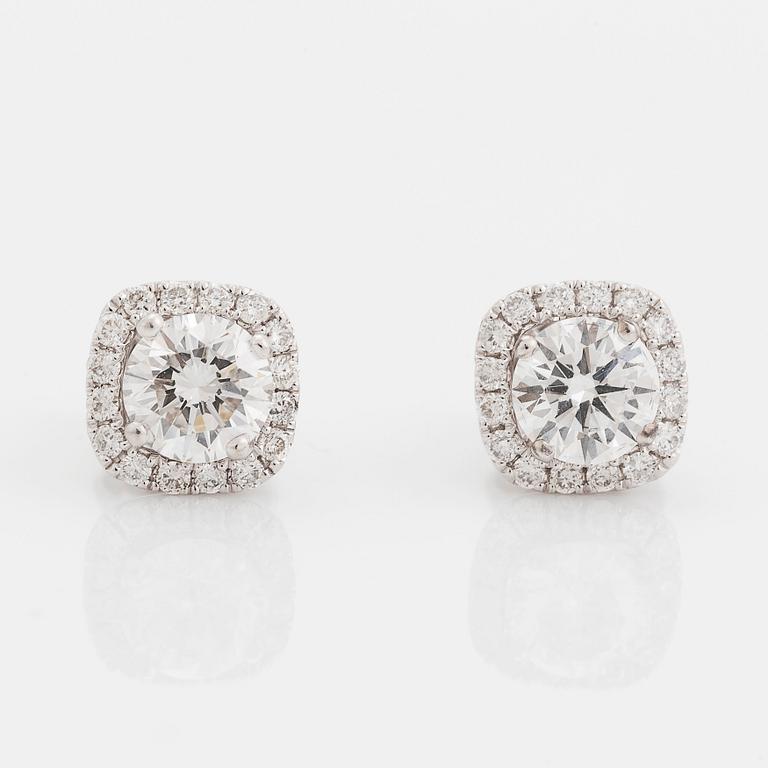 A pair of 18K white gold earrings with round brilliant-cut diamonds with a total weight of ca 1.30 cts.