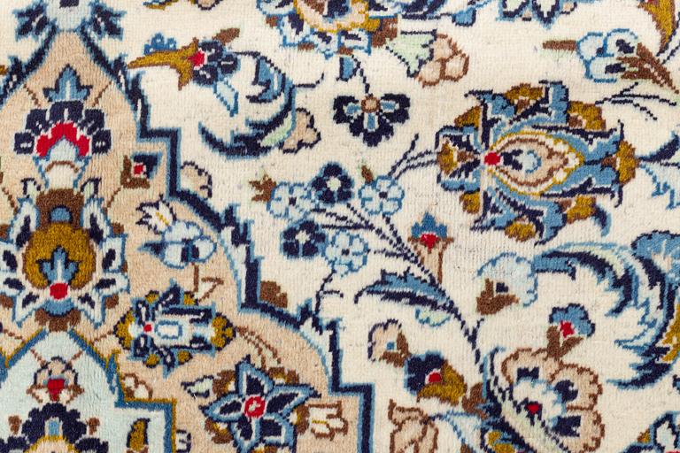 A Kashan carpet, 346 x 245 cm.