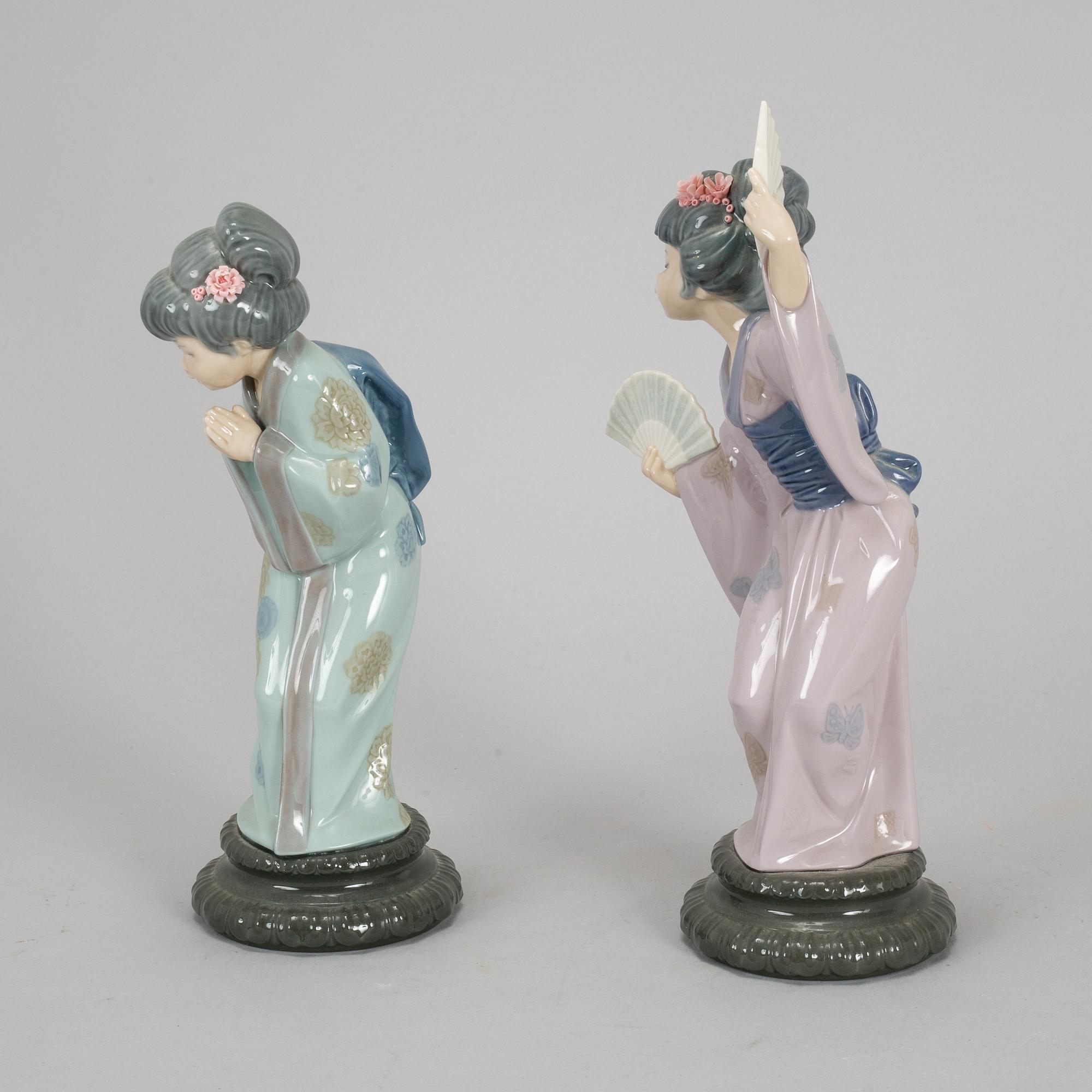 A pair of porcelain figurines, Spain, secind half of the 20th century.