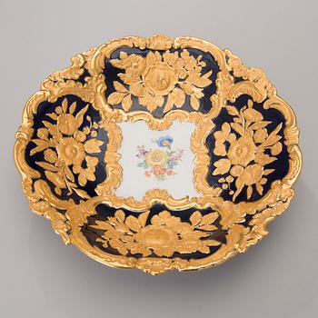 A Meissen porcelain bowl, 1934-1972.