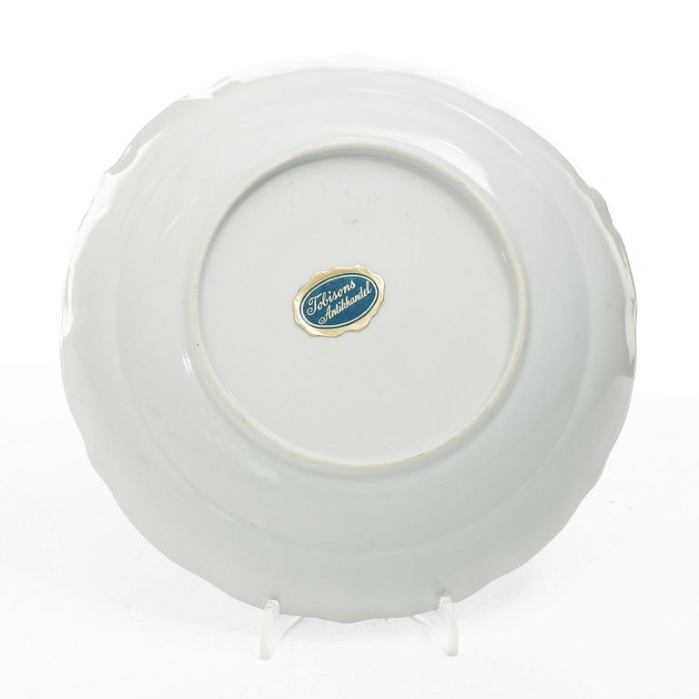 A set of four Chinese export porcelain parts, Qing dynasty, Qianlong (1736-95) and Jiaqing (1796-1820).