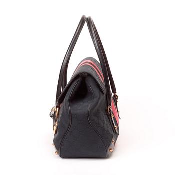 A 2004s handbag by Gucci.