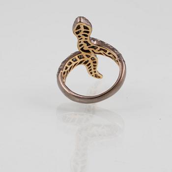 RING, förgyllt silver med fasettslipade diamanter ca 1.98 ct samt smaragder ca 0.03 ct. Vikt 5,0 gram.