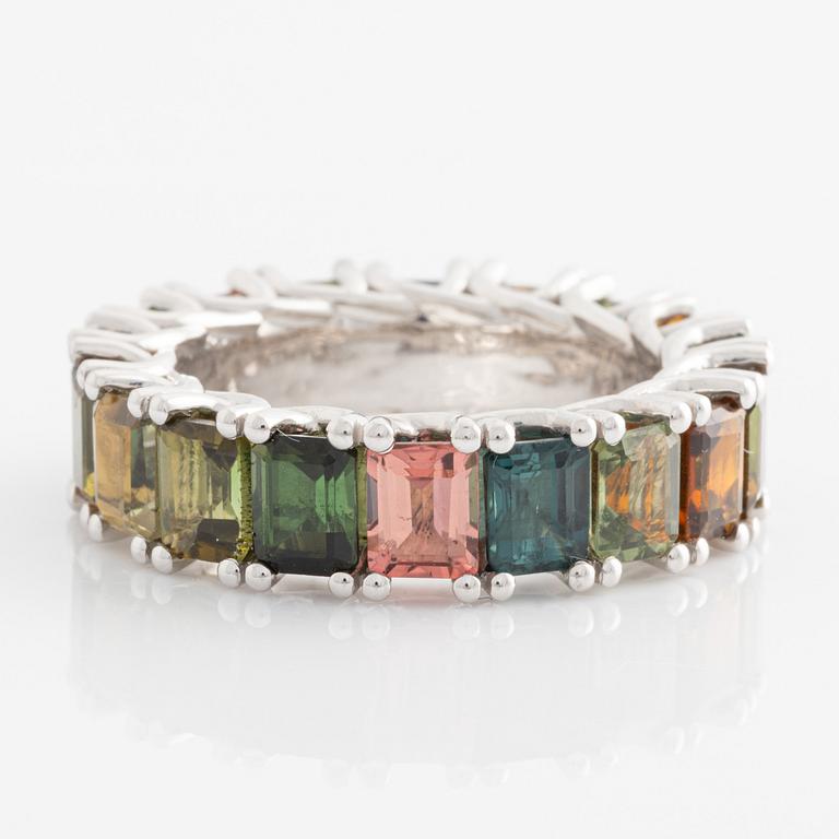 Ring with multicolored tourmalines.