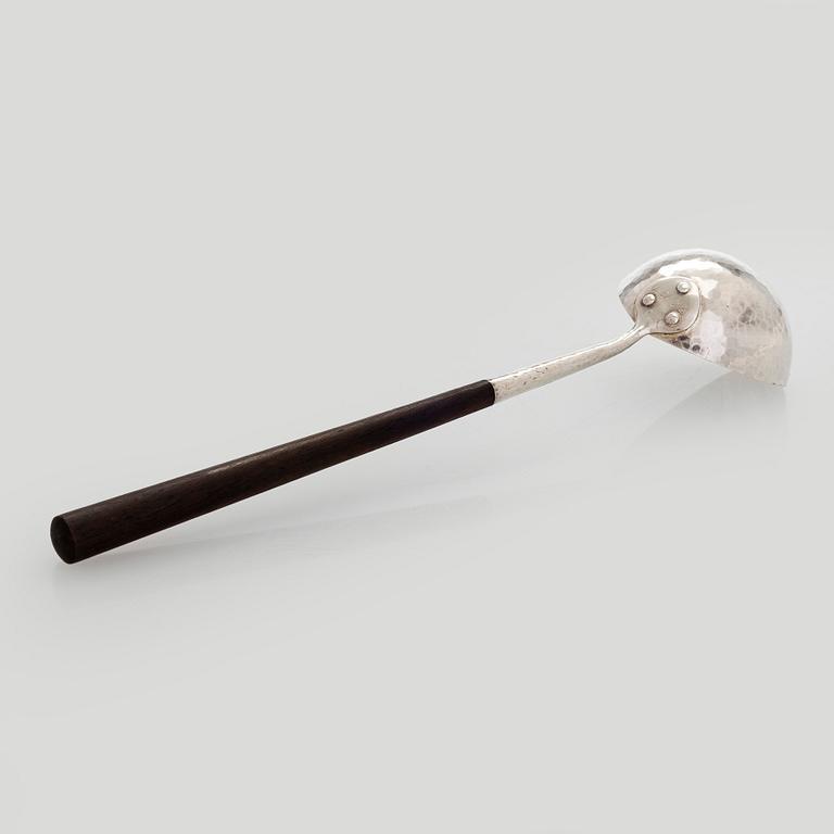 Tapio Wirkkala, boolimalja ja -kauha, hopeaa, palisanteri, Kultakeskus, Hämeenlinna, 1969.