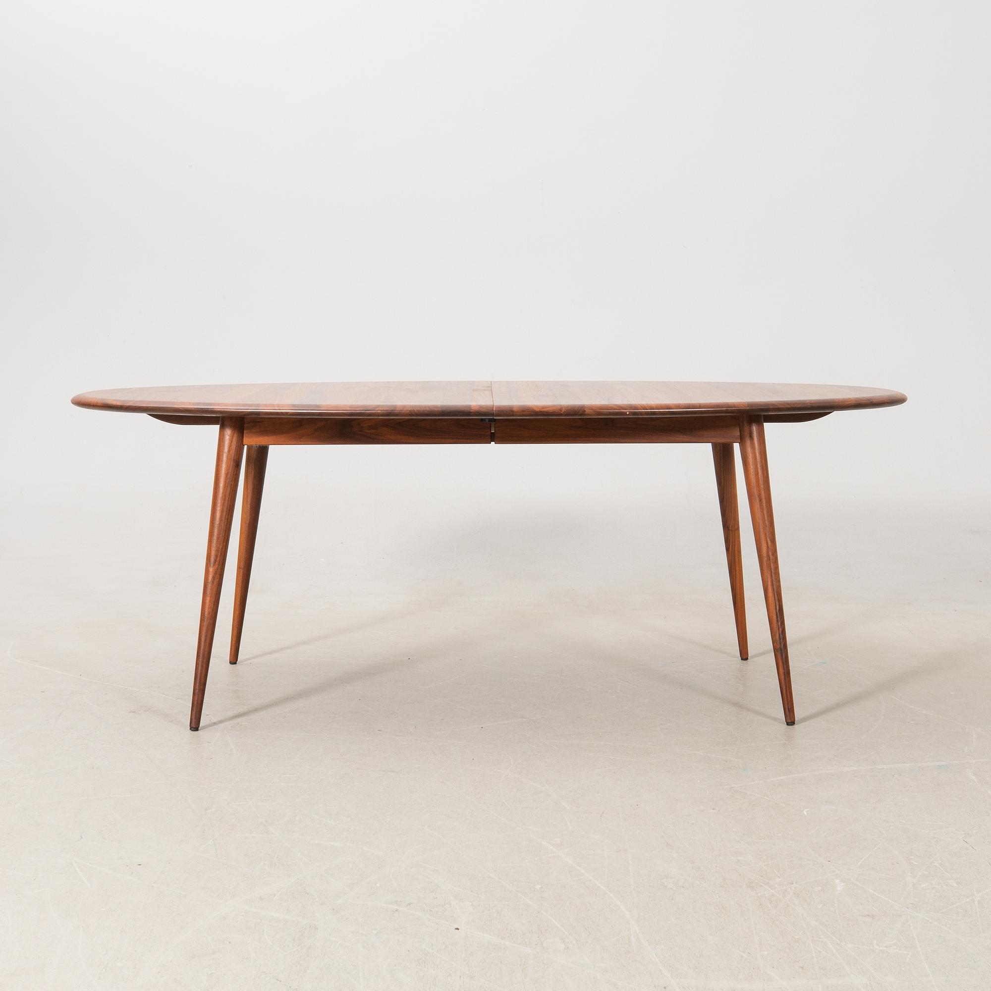 Nissen & Gehl, dining table, "Naver point" model 9942, period piece.