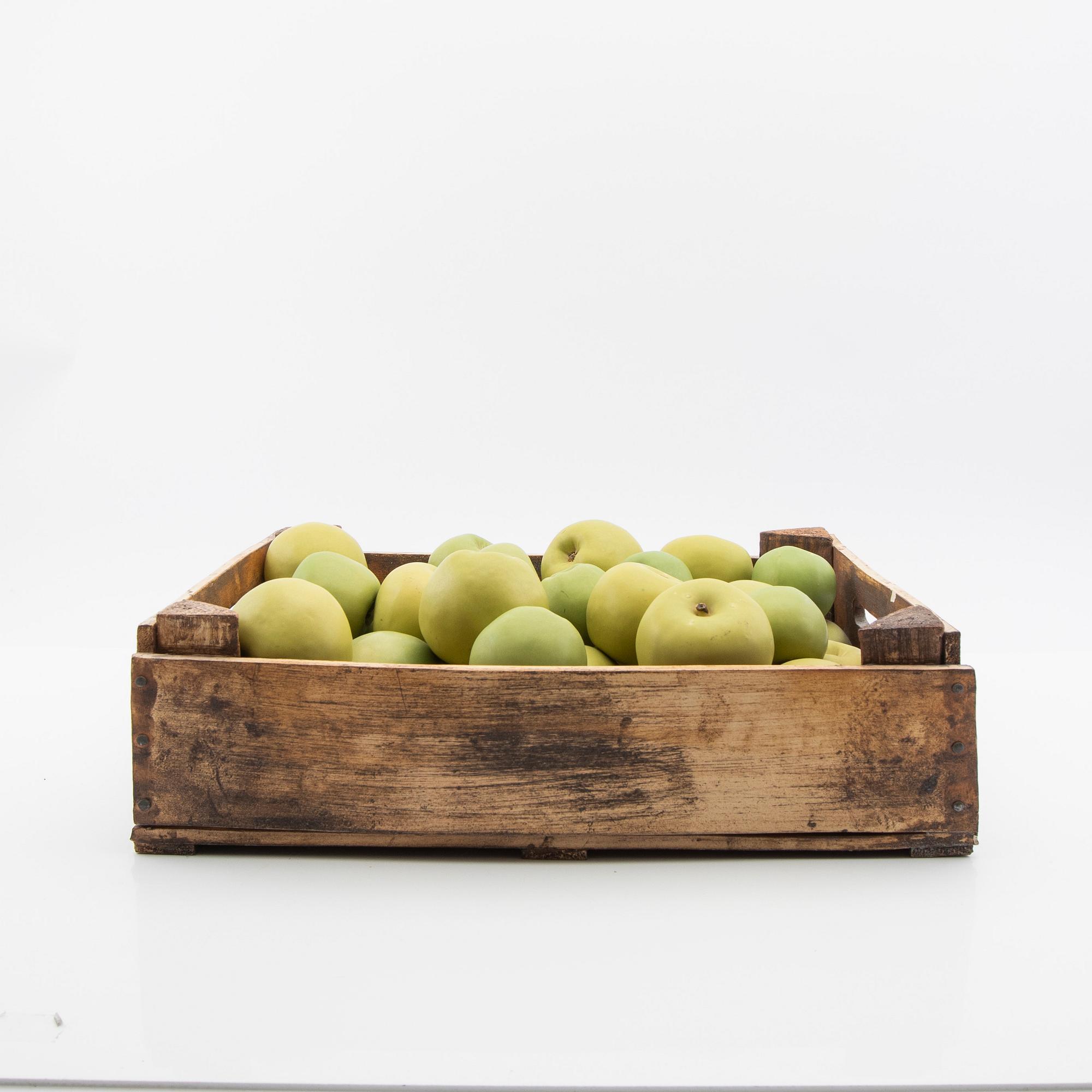 Ingrid Herrlin, Translation: "Box with green apples, stoneware".