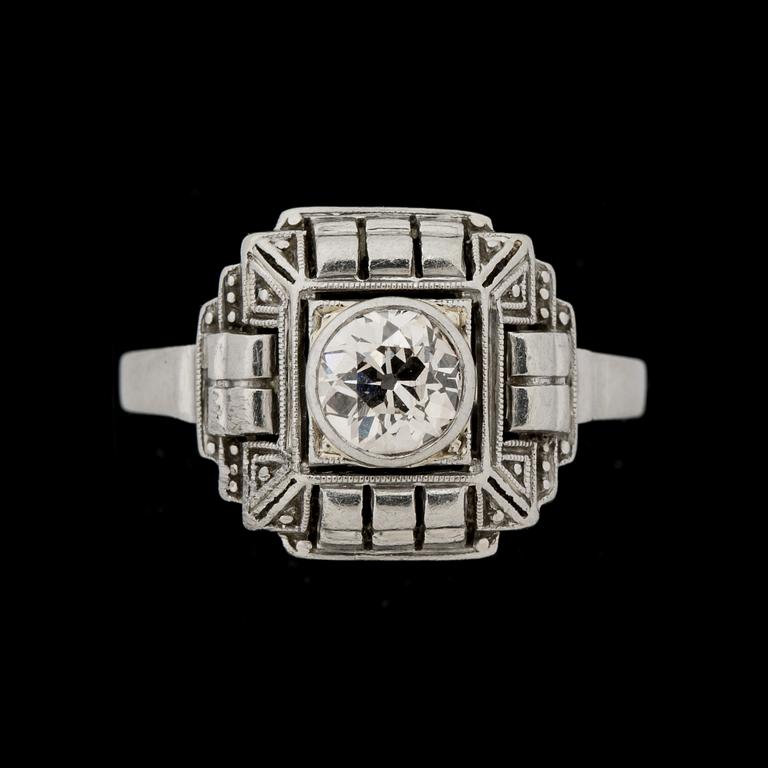 RING, 14 k guld med gammalslipad diamant ca 0,60 ct. Vikt ca 3 g.