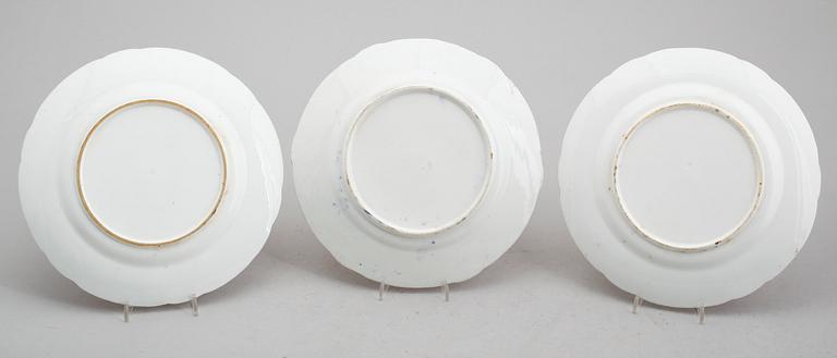 TALLRIKAR, 3 st, Davenport, 1800-talets första hälft.