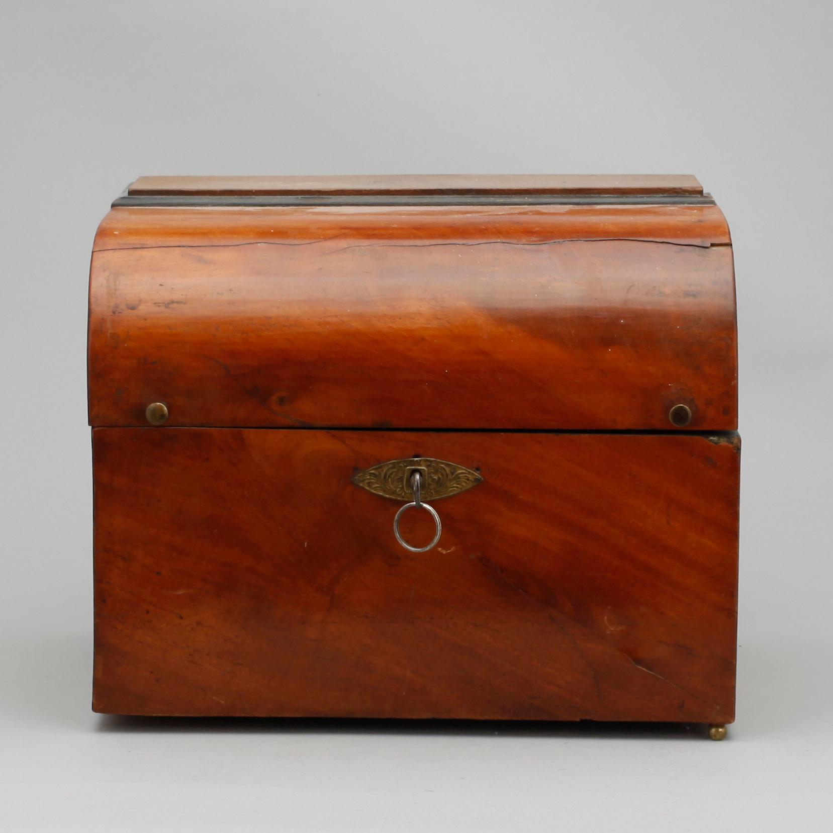 SCHATULL MED GLAS, Karl Johan, 1800-talets första hälft.