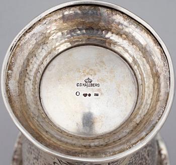MATSKEDAR SAMT VAS, 13 delar, silver, troligen Rasmus Jensen, Kolding resp C.G. Hallberg, Sthlm 1918, tot vikt 880 g.