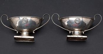 SALTKAR, ett par, silver, Empire, 1800-talets början. Vikt ca 66 gram.