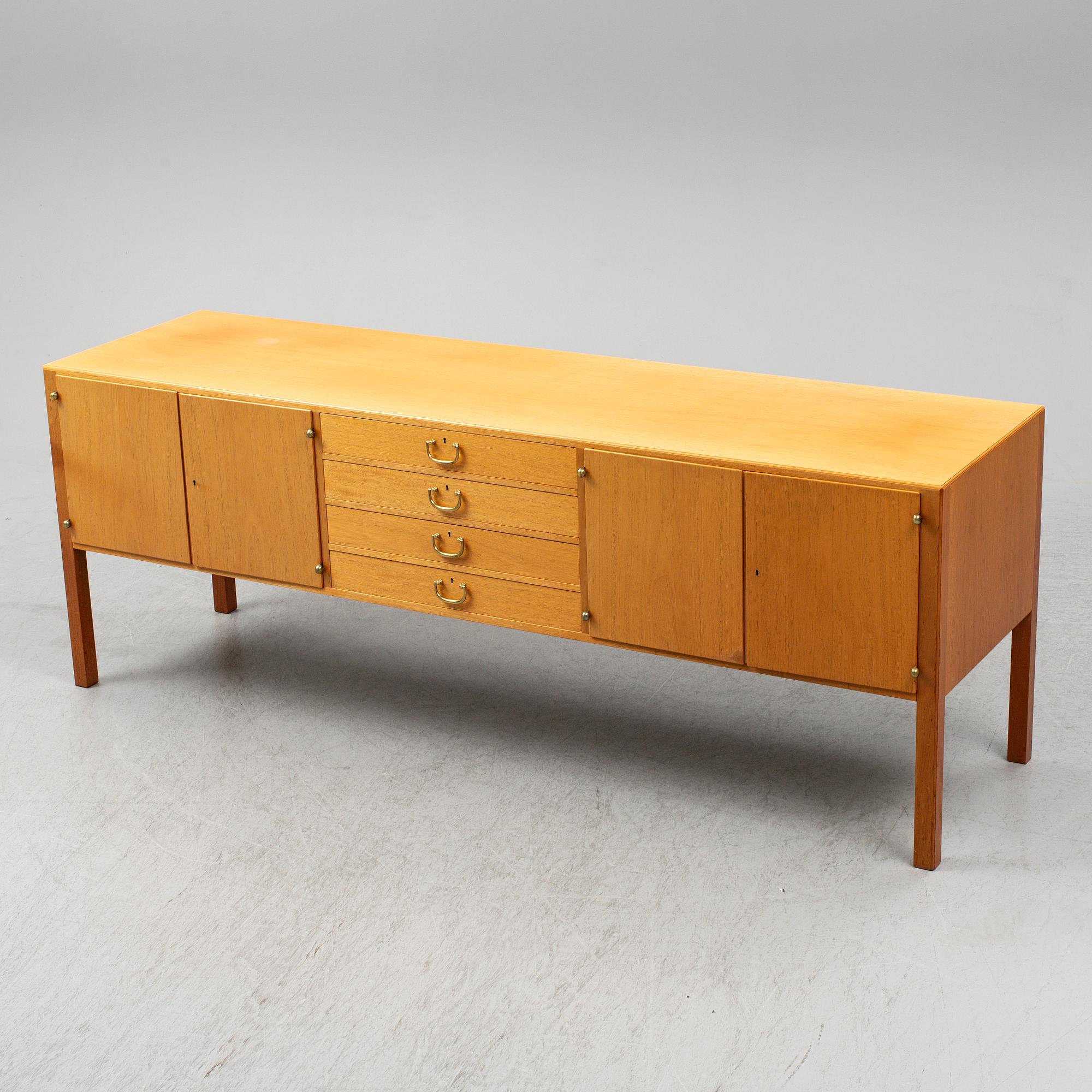 Josef Frank, sideboard, model 1015, Firma Svenskt Tenn.