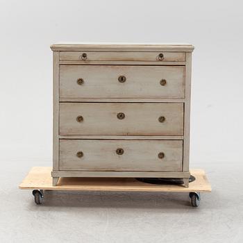 A chest of drawers, 19th Century.