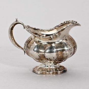 GRÄDDKANNA, silver, nyrokoko, St Petersburg 1856. Vikt ca 140 gram.