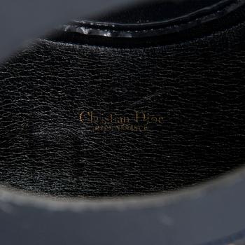 Christian Dior, paraply, clutch, scarf.