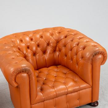 Fåtöljer, ett par, sk Chesterfield, sent 1900-tal.