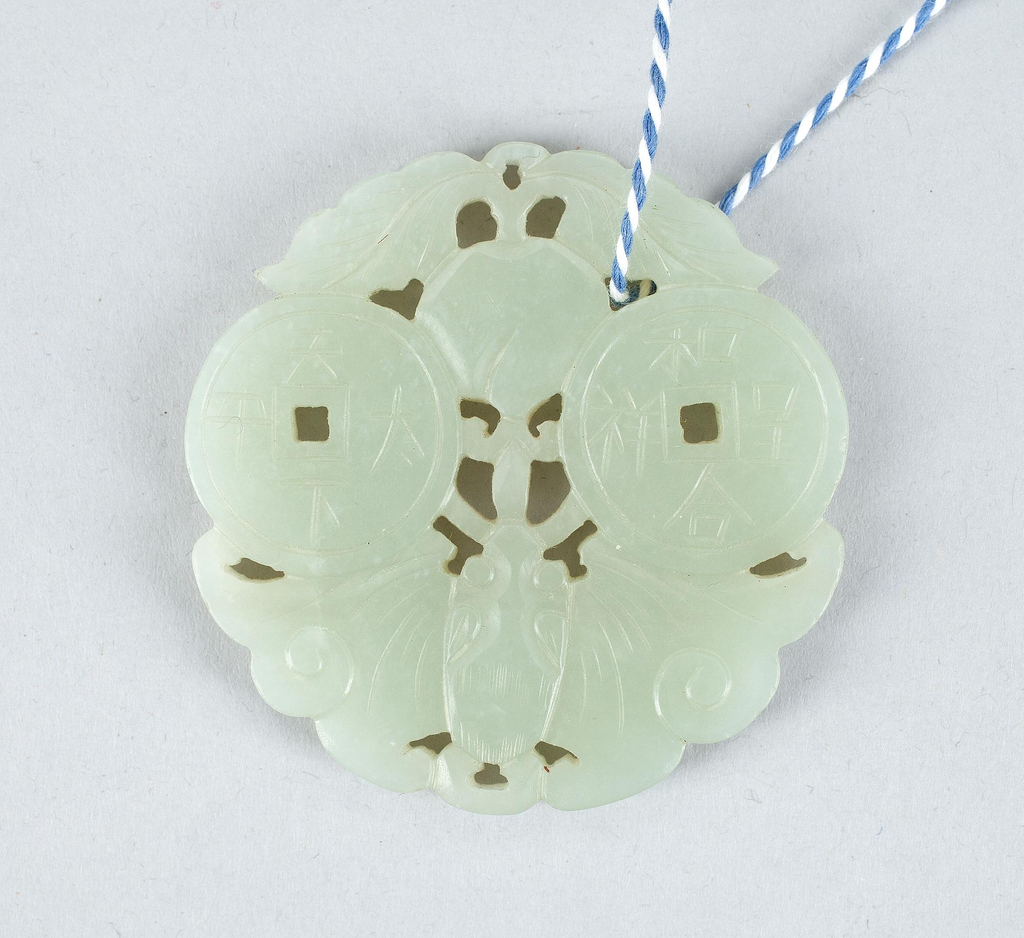 PLAKETT, nefrit. Troligen sen Qing dynasti.