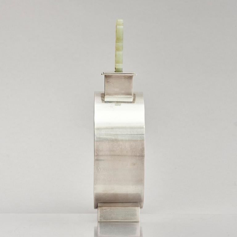 Inga Lagervall Ringbom, flaska med lock, sterling silver och nefrit, Stockholm 1978.