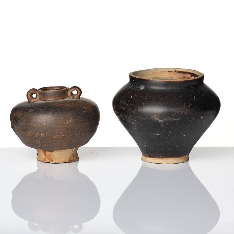 A group lot of ceramics for the Southeast Asian market, 14/16th century. (7 pieces).