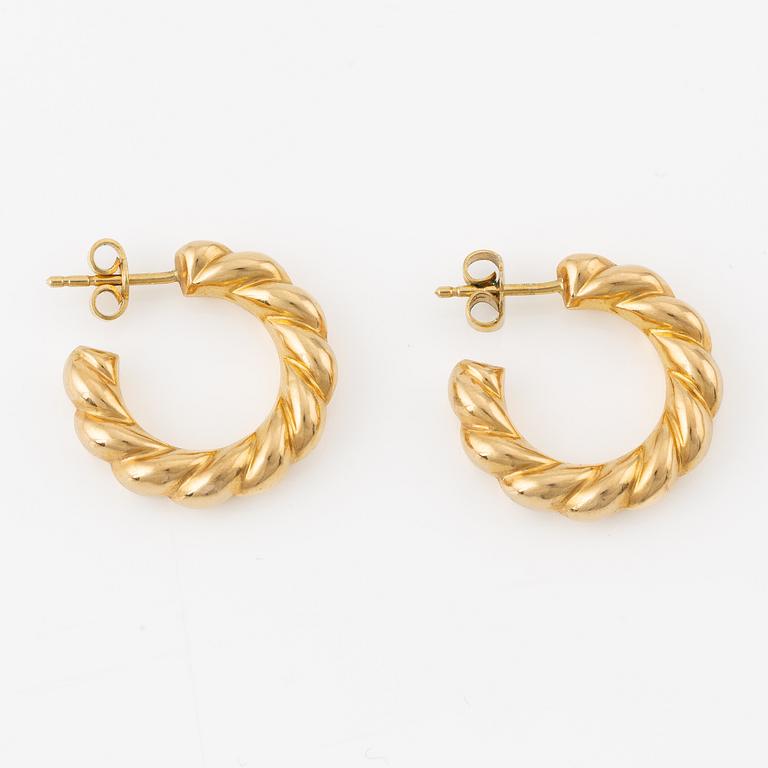 A pair of earrings 18K gold.