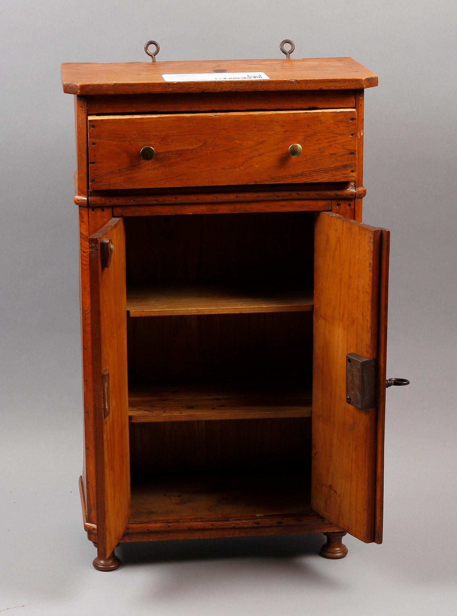 MINIATYRSKÄNK, 1900-talets början.