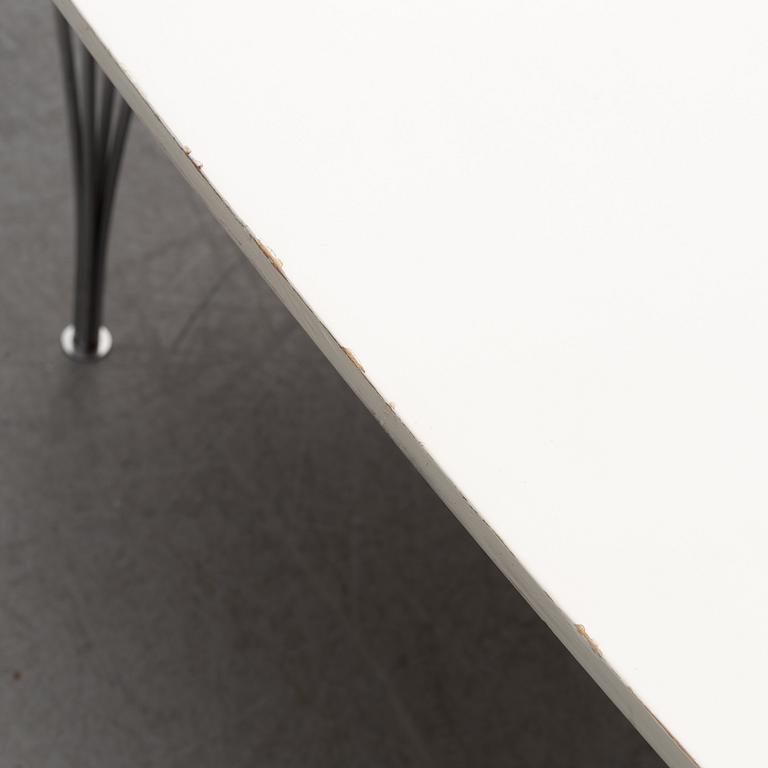 A 'Superellips' table by Bruno Mathsson and Piet Hein, Fritz Hansen, Denmark, 1900-talets andra hälft.