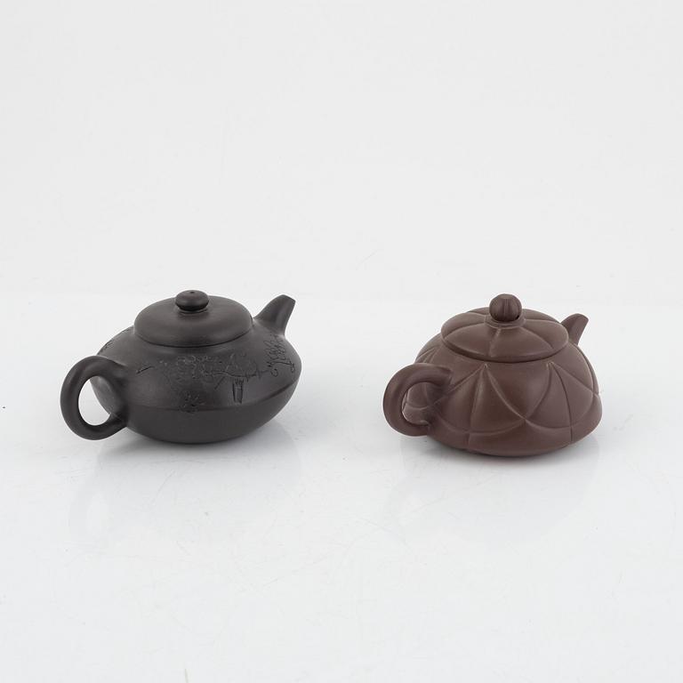 Two Chinese yixing teapots, 20th century.