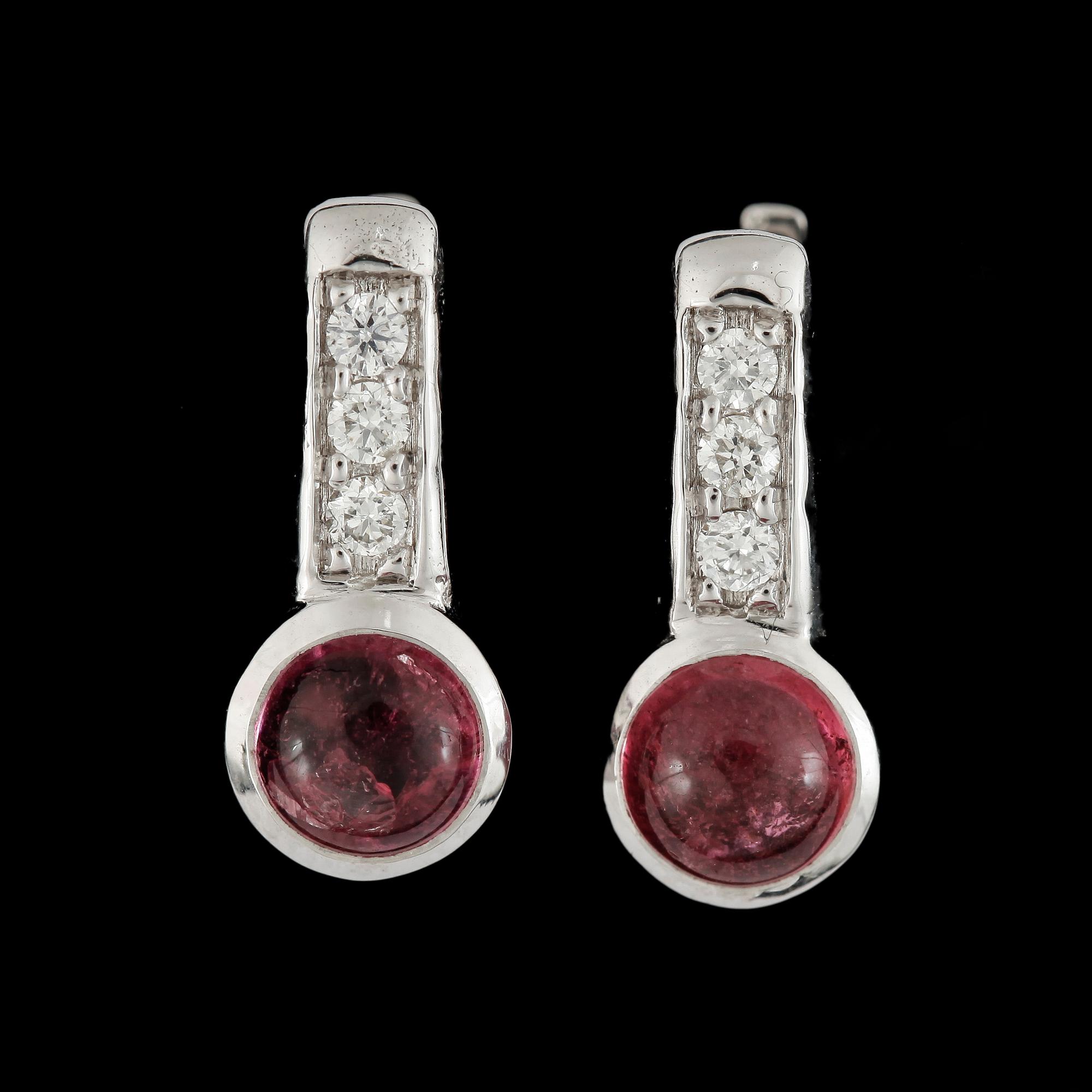 ÖRHÄNGEN, ett par, 14k vitguld med cabochonslipade turmaliner tot ca2,04ct och diamanter tot ca0,18ct. Vikt 4g.