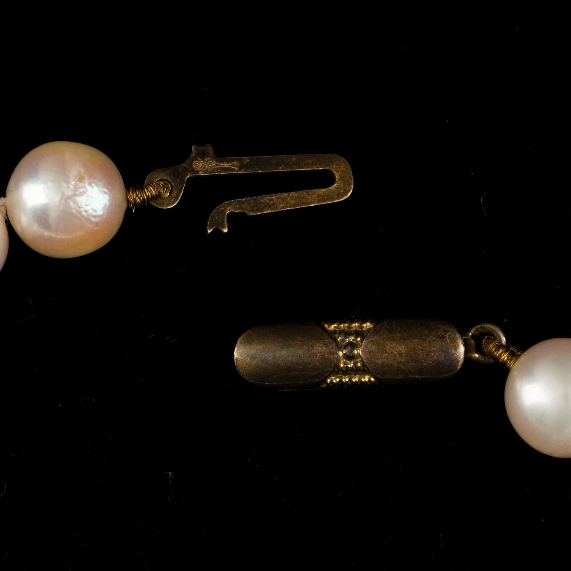 HELMIRANNEKORU, lukko 14K kultaa, helmien halkaisija n. 7 mm.