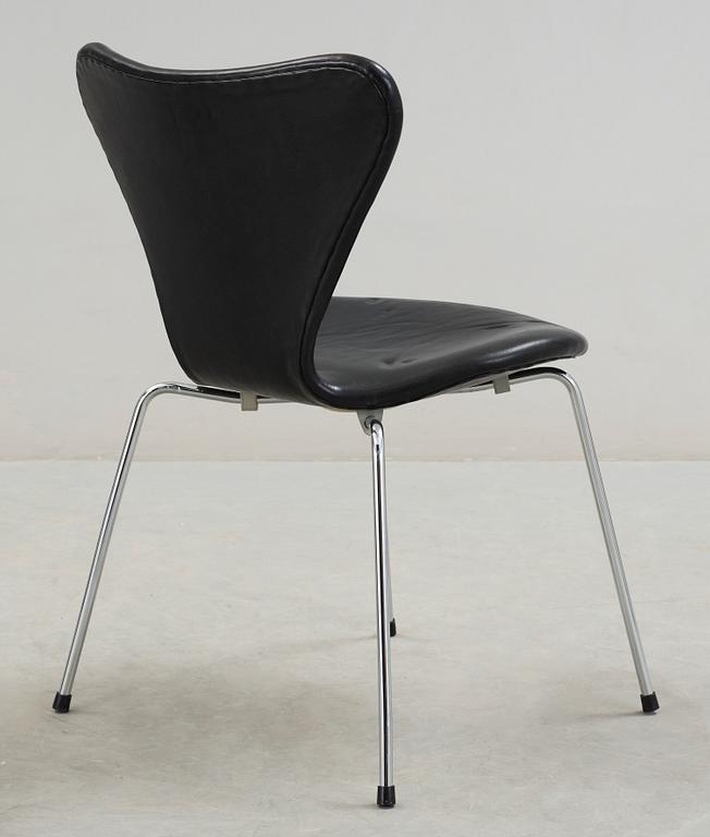 STOL, "Sjuan", Arne Jacobsen, Fritz Hansen, formgiven 1955.